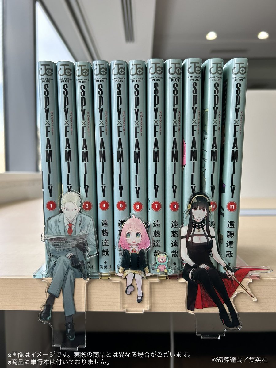 SPY×FAMILY "SPY×FAMILY Exhibition" Sit‑Down Acrylic Stand – Anya Forger
